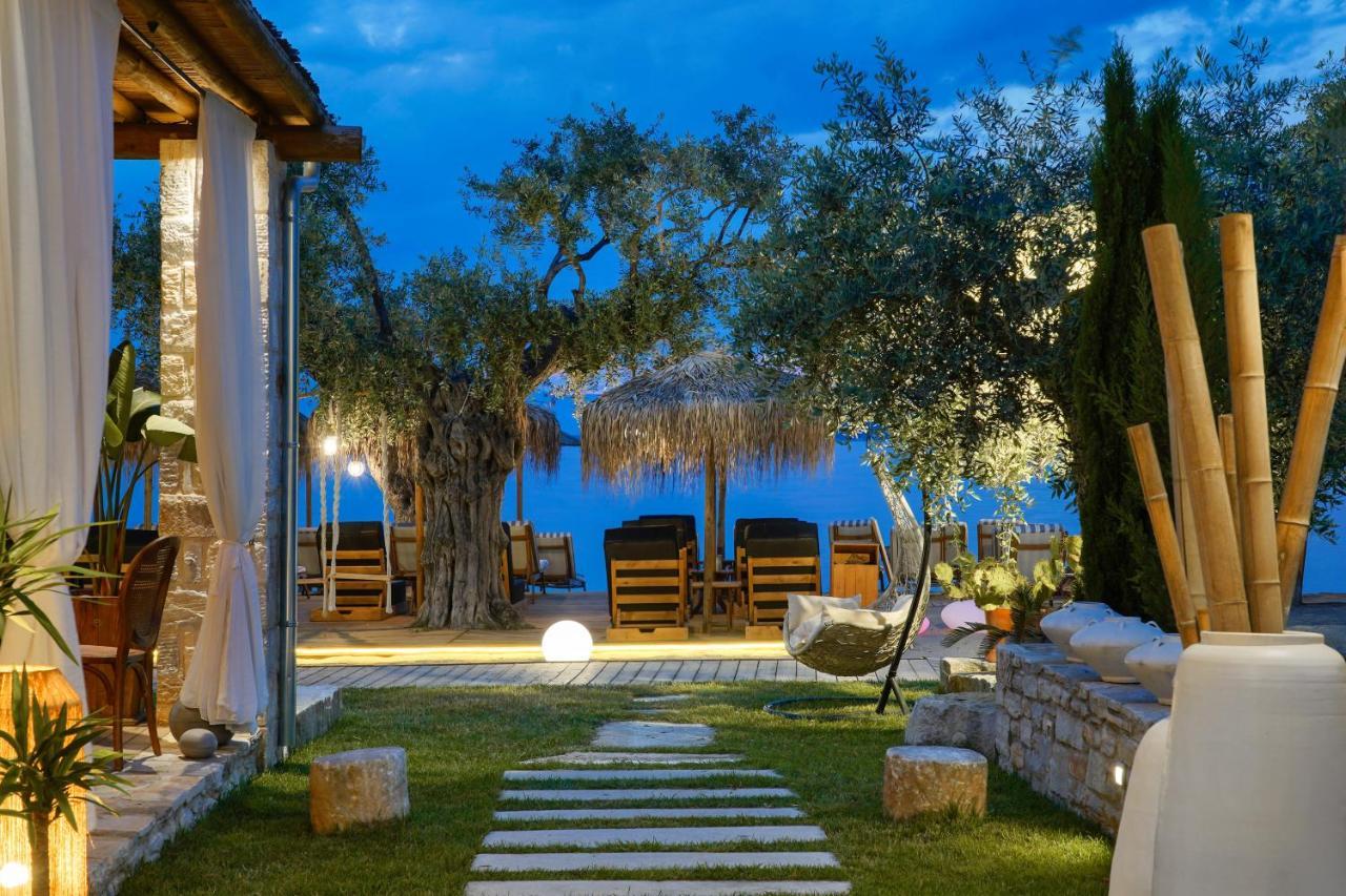 By The Sea Luxury Suites Liménasz Kültér fotó
