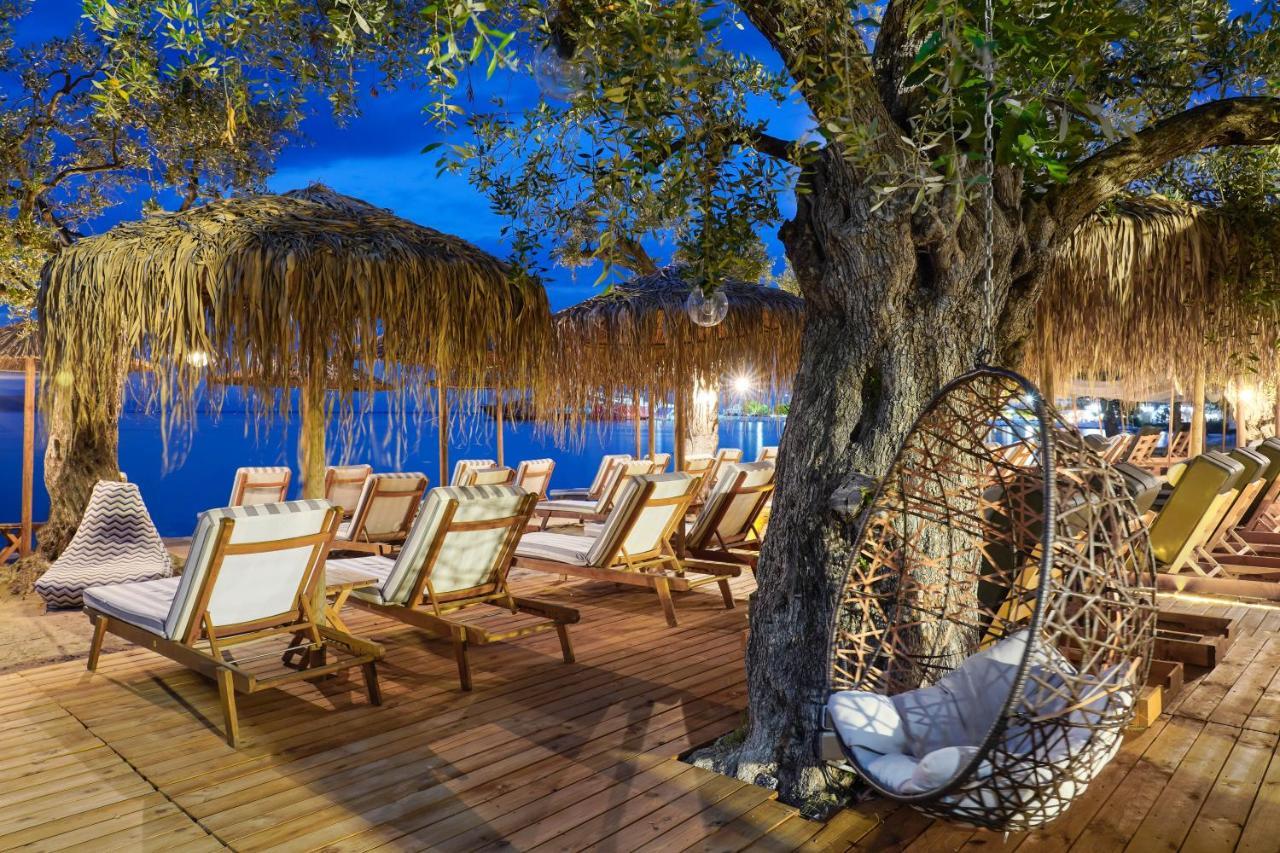 By The Sea Luxury Suites Liménasz Kültér fotó