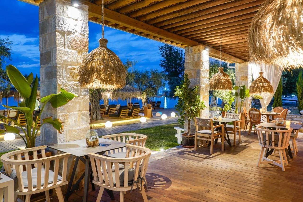 By The Sea Luxury Suites Liménasz Kültér fotó