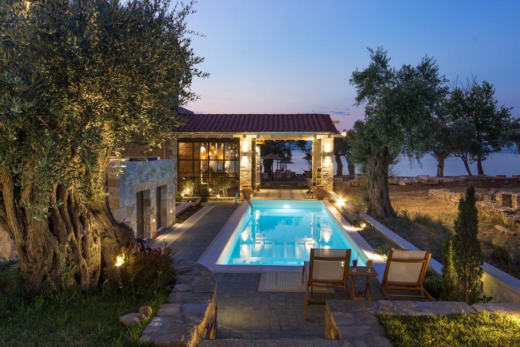 By The Sea Luxury Suites Liménasz Kültér fotó