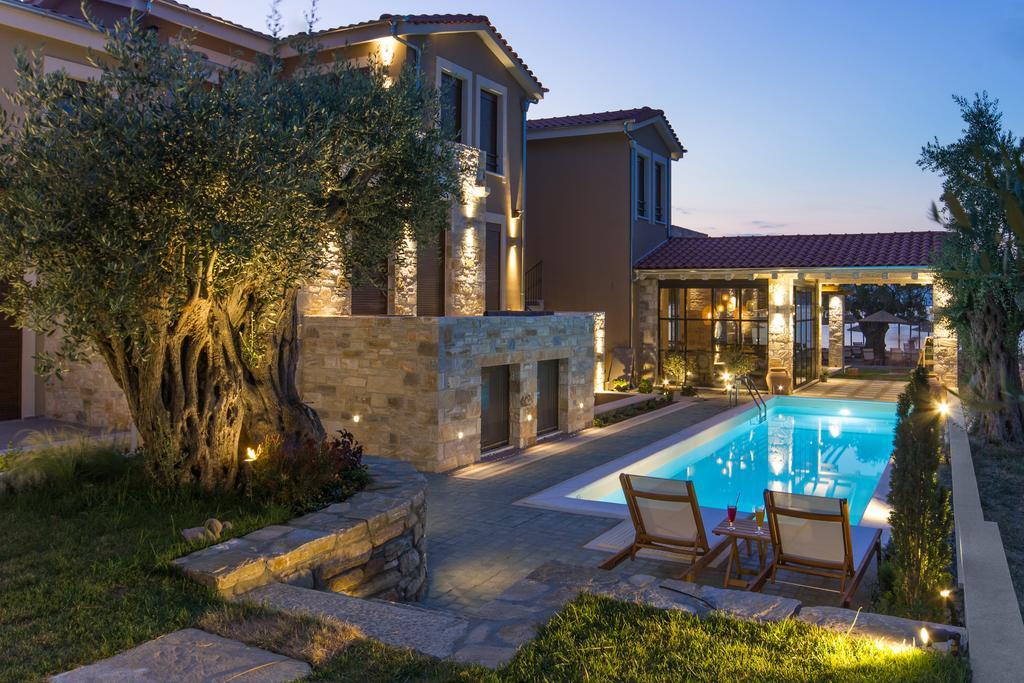By The Sea Luxury Suites Liménasz Kültér fotó