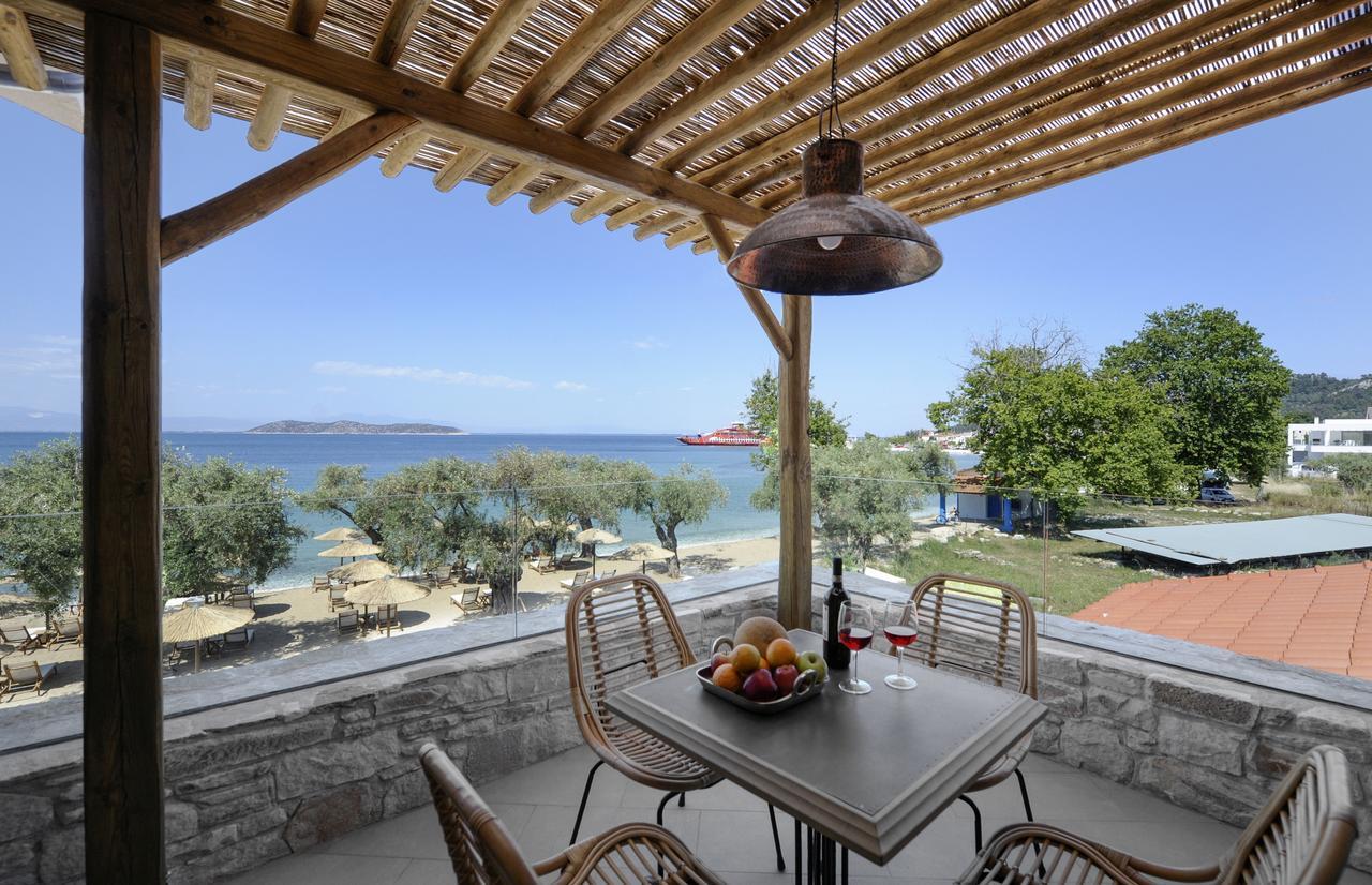 By The Sea Luxury Suites Liménasz Kültér fotó
