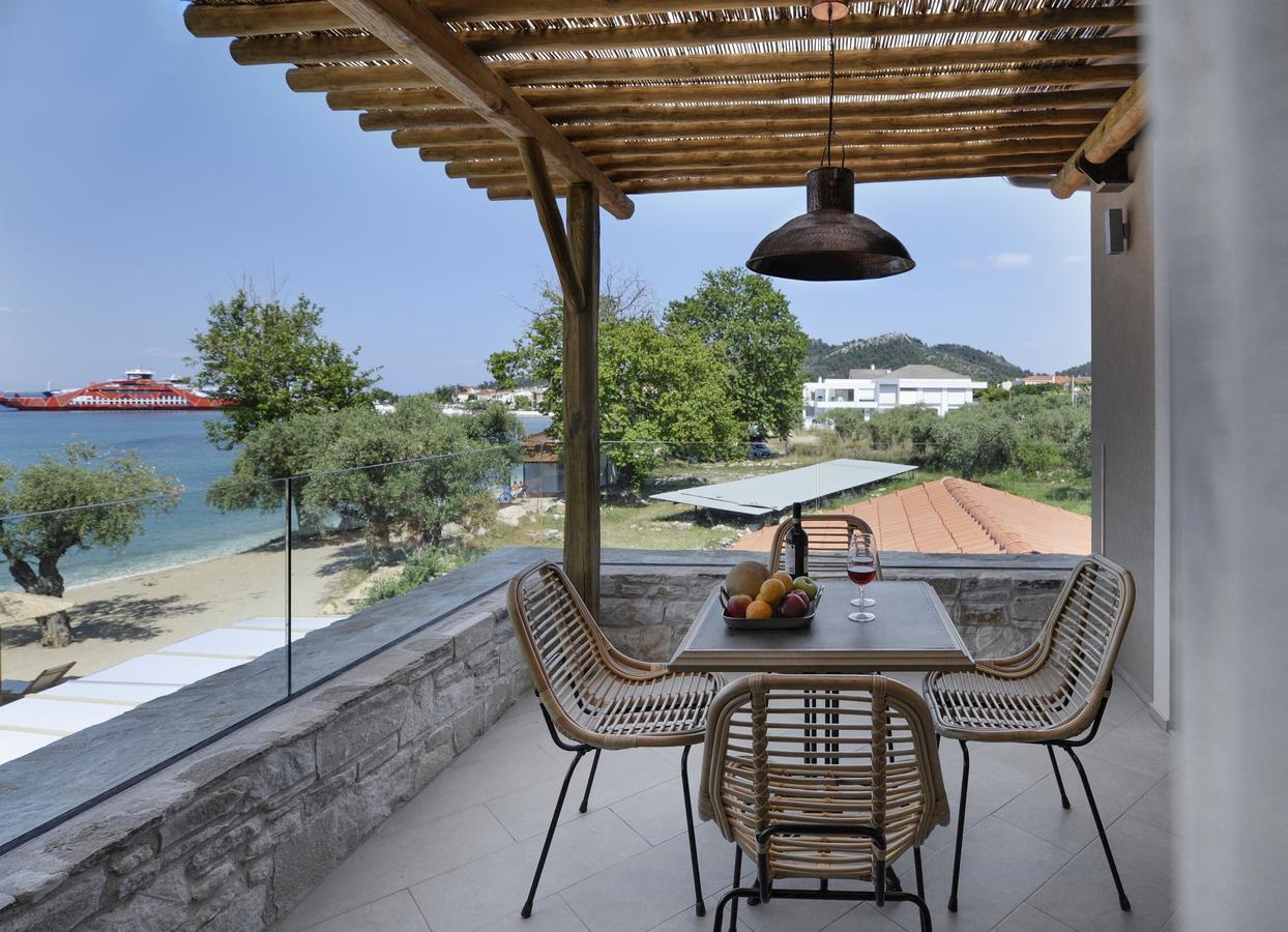 By The Sea Luxury Suites Liménasz Kültér fotó